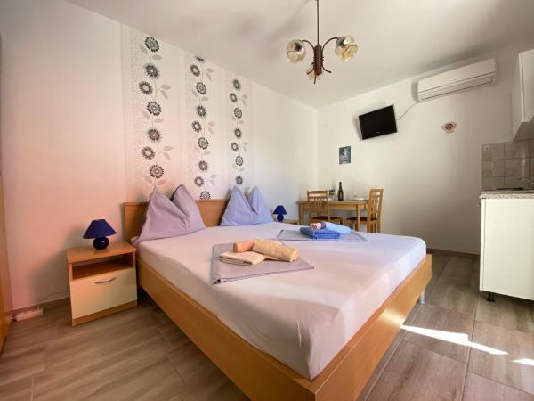 Guest House Dijana : photo 1 de la chambre studio