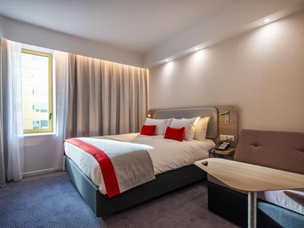 Holiday Inn Express - Nice - Grand Arenas, an IHG Hotel : photo 1 de la chambre chambre lit queen-size standard avec canapé-lit simple