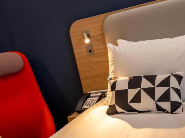 Holiday Inn Express - Nice - Grand Arenas, an IHG Hotel : photo 10 de la chambre chambre lit queen-size standard - accessible aux personnes à mobilité réduite