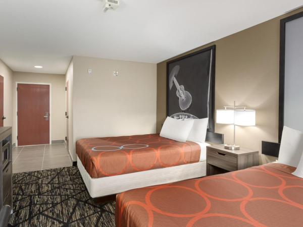 Super 8 by Wyndham San Antonio Airport North : photo 2 de la chambre 2 queen beds, mobility/hearing impaired accessible room, non-smoking