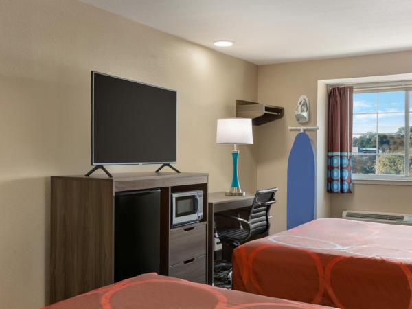 Super 8 by Wyndham San Antonio Airport North : photo 4 de la chambre chambre 2 lits queen-size - non-fumeurs
