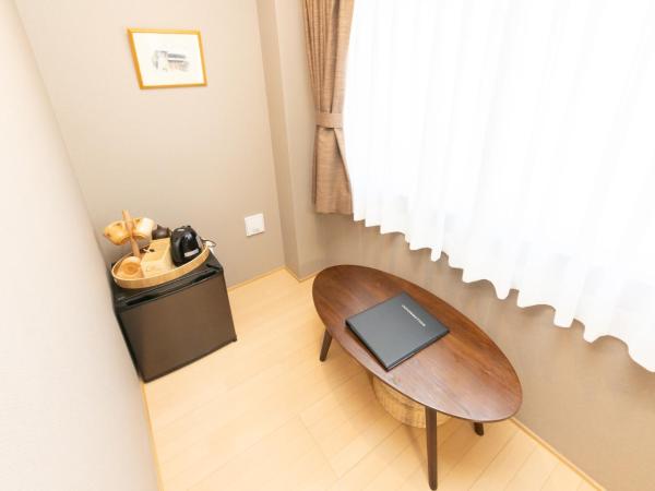 灯光旅館 Light hotel : photo 3 de la chambre chambre quadruple avec salle de bains
