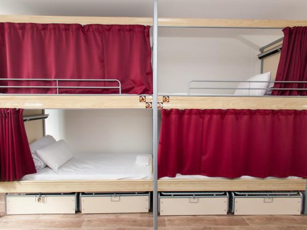St Christopher's Inn Paris - Gare du Nord : photo 1 de la chambre lit dans dortoir de 4 lits avec salle de bains commune