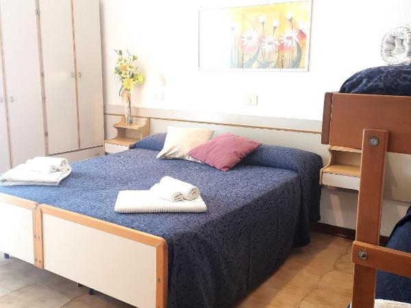 Hotel Alcazar : photo 8 de la chambre chambre quadruple