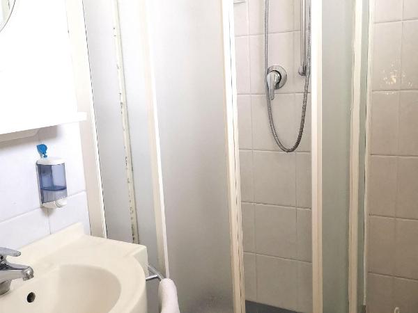 Hotel Alcazar : photo 5 de la chambre chambre quadruple