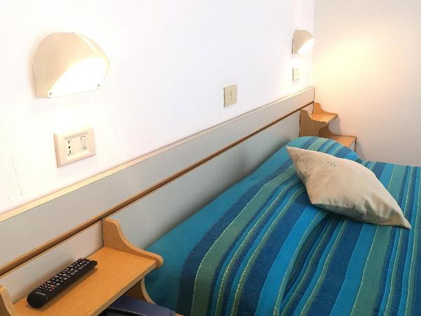 Hotel Alcazar : photo 3 de la chambre chambre double ou lits jumeaux