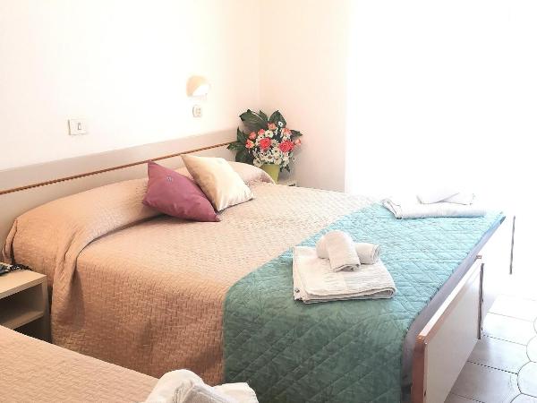 Hotel Alcazar : photo 1 de la chambre chambre triple