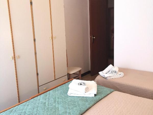 Hotel Alcazar : photo 3 de la chambre chambre triple