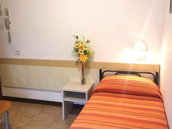 Hotel Alcazar : photo 2 de la chambre chambre simple