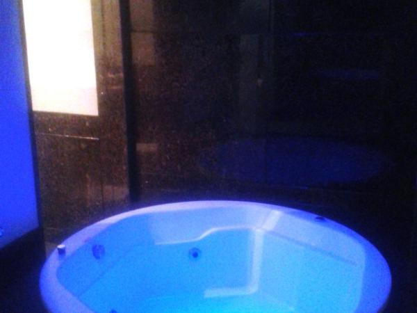 Toulouse Motel (Adult Only) : photo 4 de la chambre chambre double deluxe avec baignoire