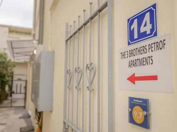 The 3 Brothers' Apts : photo 9 de la chambre studio lit king-size avec canapé-lit