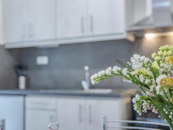 The 3 Brothers' Apts : photo 5 de la chambre studio lit king-size avec canapé-lit