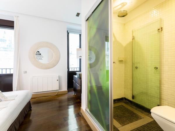 Madrid House Rooms : photo 4 de la chambre chambre lit queen-size avec baignoire spa