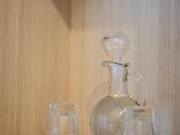 The 3 Brothers' Apts : photo 2 de la chambre studio avec vue sur jardin