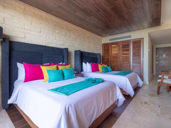 Hotel Beló Isla Mujeres - All Inclusive : photo 4 de la chambre villa 1 lit king-size et 2 lits doubles - côté océan