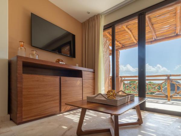 Hotel Beló Isla Mujeres - All Inclusive : photo 4 de la chambre suite deluxe lit king-size belo - réservée aux adultes