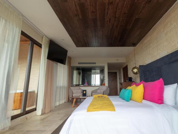 Hotel Beló Isla Mujeres - All Inclusive : photo 2 de la chambre suite lit king-size in love - vue sur océan