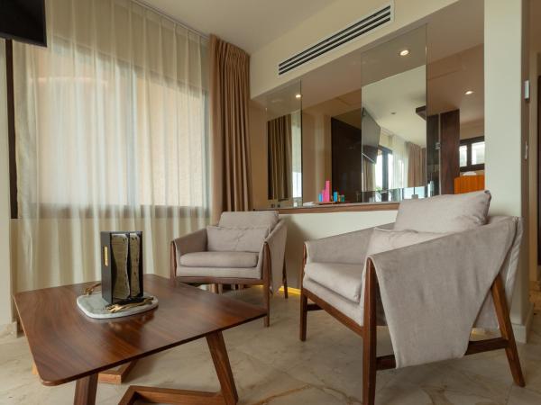 Hotel Beló Isla Mujeres - All Inclusive : photo 3 de la chambre suite lit king-size in love - vue sur océan