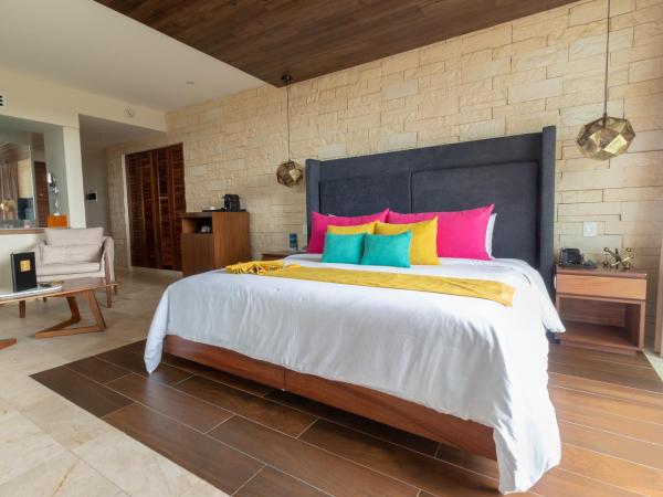 Hotel Beló Isla Mujeres - All Inclusive : photo 1 de la chambre suite lit king-size in love - vue sur océan