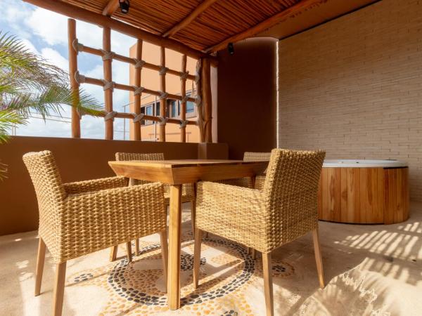 Hotel Beló Isla Mujeres - All Inclusive : photo 8 de la chambre suite lit king-size in love - vue sur océan