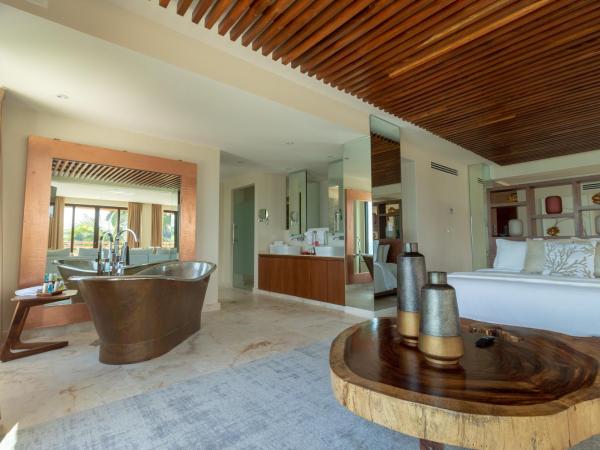 Hotel Beló Isla Mujeres - All Inclusive : photo 5 de la chambre suite présidentielle belo avec 1 lit king-size - vue sur océan