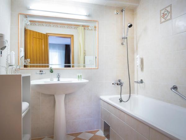 Maistra Select Island Hotel Katarina : photo 5 de la chambre chambre supérieure avec lit d'appoint