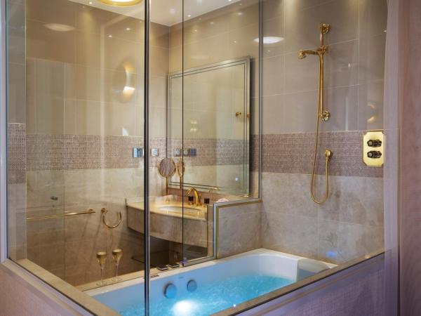 Paris j'Adore Hotel & Spa : photo 2 de la chambre hébergement deluxe passion avec jacuzzi