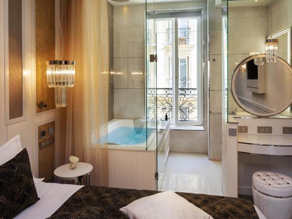 Paris j'Adore Hotel & Spa : photo 3 de la chambre hébergement classique Élégant avec jacuzzi