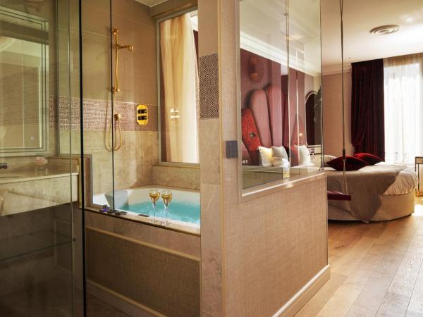 Paris j'Adore Hotel & Spa : photo 3 de la chambre hébergement deluxe passion avec jacuzzi