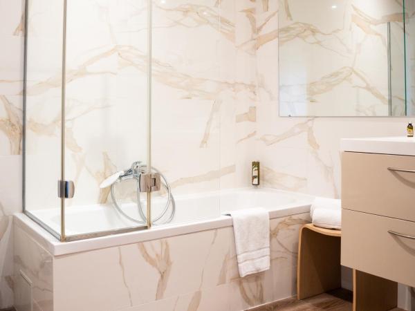 Hotel Suisse : photo 2 de la chambre chambre triple - vue sur cathédrale