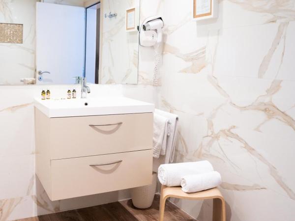 Hotel Suisse : photo 7 de la chambre chambre triple - vue sur cathédrale