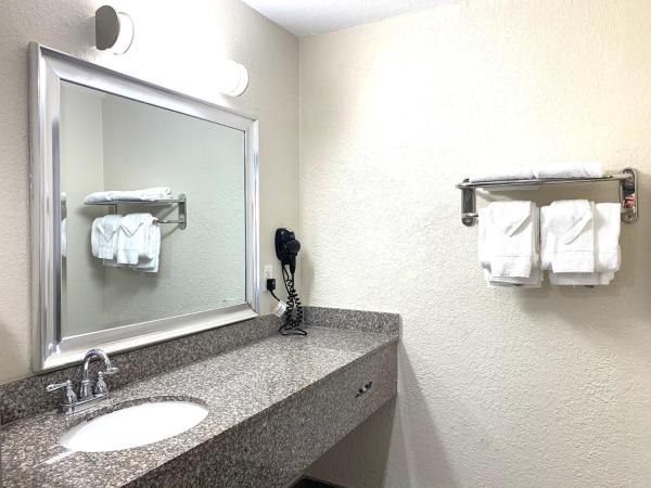 Rodeway Inn & Suites Fort Lauderdale Airport & Cruise Port : photo 6 de la chambre chambre lit king-size - non-fumeurs