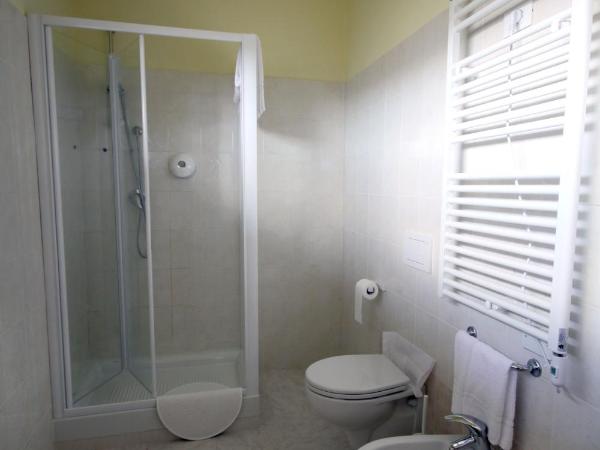 Affittacamere Ciccio e Pinolo : photo 1 de la chambre grande chambre double ou lits jumeaux