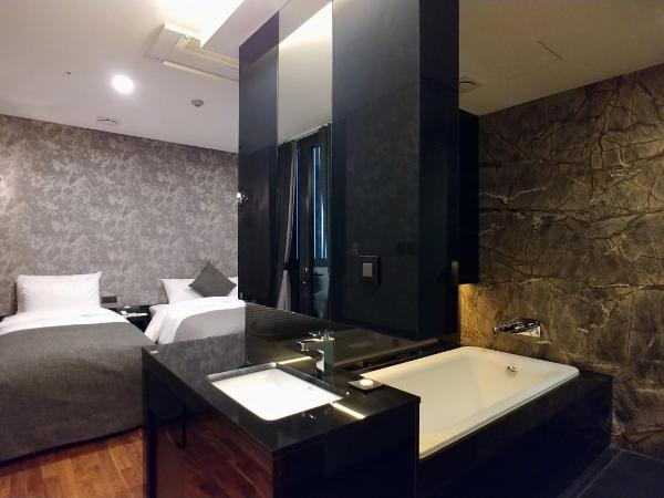 SR Hotel Sadang : photo 2 de la chambre chambre lits jumeaux de luxe 
