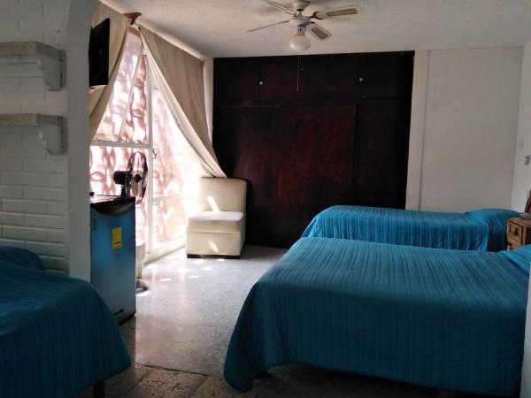 Gal - Habitaciones Confortables : photo 2 de la chambre chambre quadruple avec salle de bains