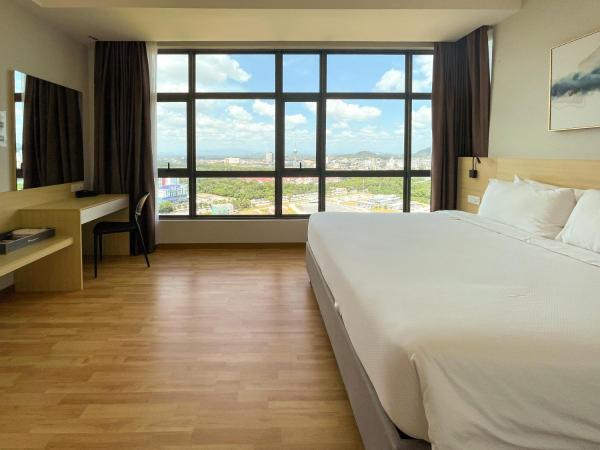 Swiss-Belhotel Kuantan : photo 2 de la chambre chambre familiale - vue sur ville