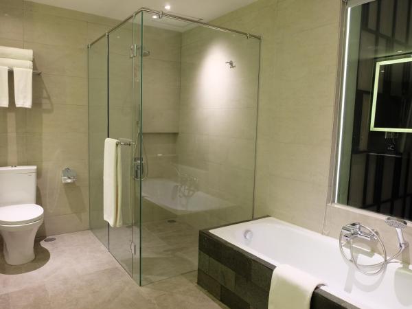 Grand Swiss-Belhotel Darmo : photo 7 de la chambre business suite with daily afternoon tea