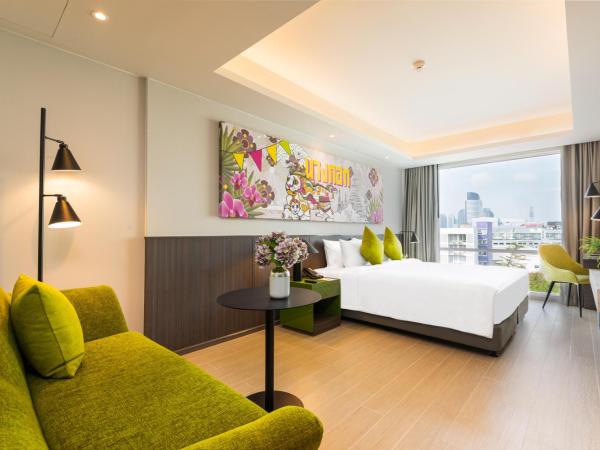 Maitria Hotel Rama 9 Bangkok - A Chatrium Collection : photo 2 de la chambre chambre king-size de luxe - vue sur la ville