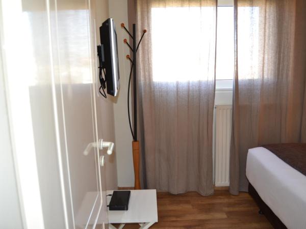 Rivitel Marousi Apartments : photo 6 de la chambre appartement avec balcon