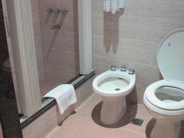 Gran Hotel Libertad : photo 5 de la chambre chambre quadruple