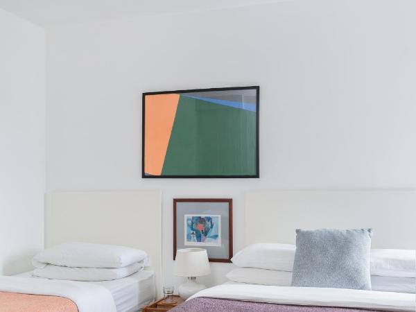 The Stop : photo 1 de la chambre chambre double ou lits jumeaux avec douche