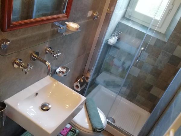 Rooms by Anna : photo 9 de la chambre chambre double avec salle de bains privative extérieure