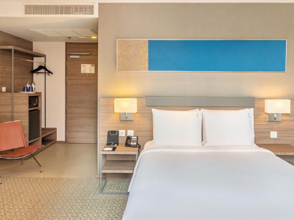 Holiday Inn Express Bangkok Sathorn, an IHG Hotel : photo 9 de la chambre chambre supérieure lit queen-size