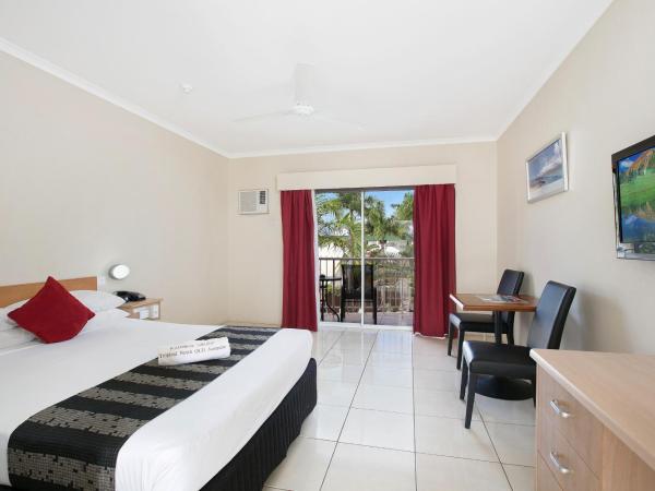 Cairns City Sheridan Motel : photo 2 de la chambre chambre lit queen-size avec balcon