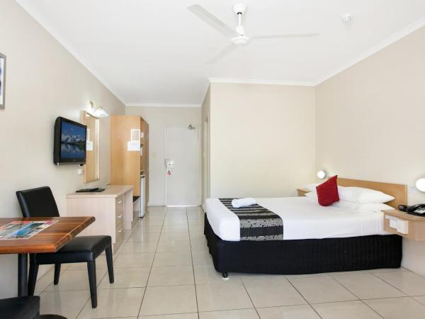 Cairns City Sheridan Motel : photo 3 de la chambre chambre lit queen-size avec balcon