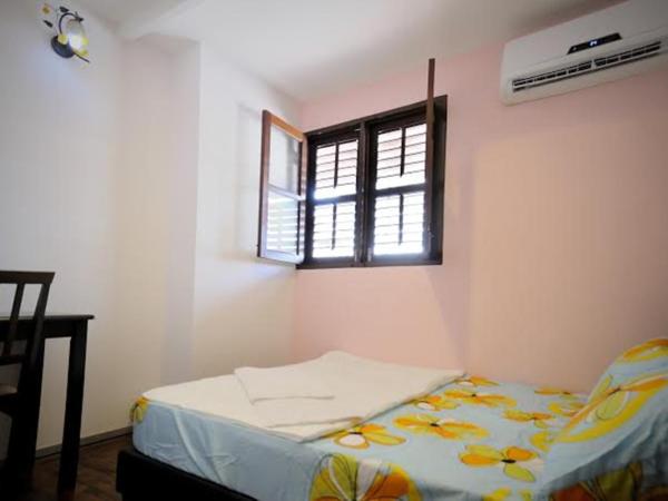 Thirty Three Stewart Houze : photo 1 de la chambre chambre double standard avec salle de bains commune