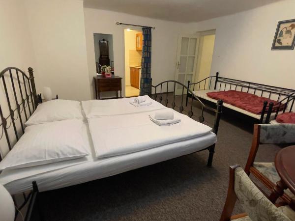 Pension Linden : photo 1 de la chambre chambre quadruple supérieure 