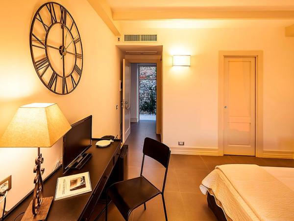 Tenuta Del Poggio Antico : photo 1 de la chambre chambre double deluxe avec balcon - vue sur mer