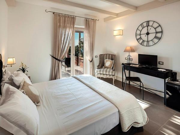 Tenuta Del Poggio Antico : photo 2 de la chambre chambre double deluxe avec balcon - vue sur mer