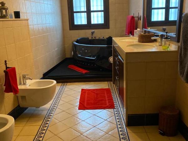 Cortijo Boutique Marbella : photo 7 de la chambre chambre double supérieure avec bain à remous